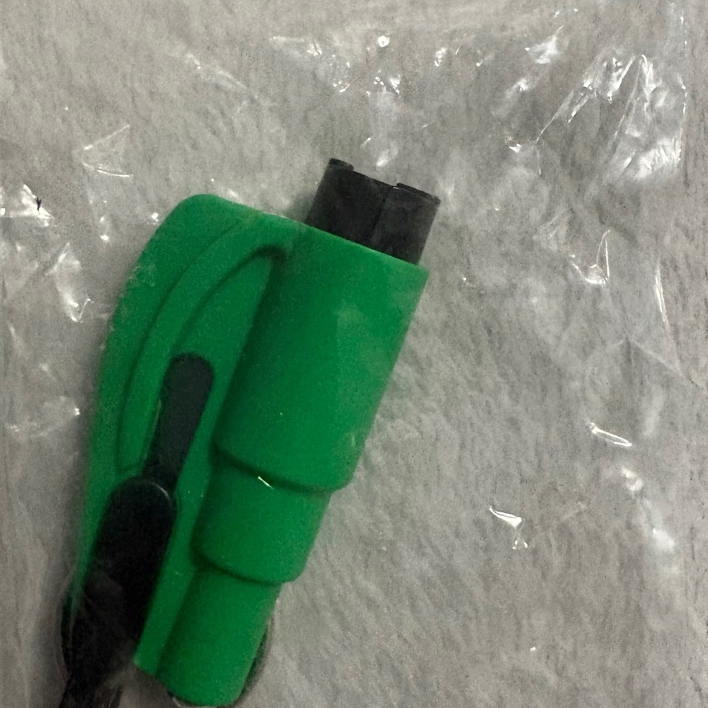 Multi-Color Emergency Keychain Tool Set - Picture 3 of 7